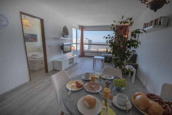 Apartment | Eigene Küche | Kühlschrank, Mikrowelle, Herdplatte, Wasserkocher mit Kaffee-/Teezubehör