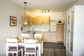 Apartment | Eigene Küche | Kühlschrank, Mikrowelle, Herdplatte, Geschirrspüler