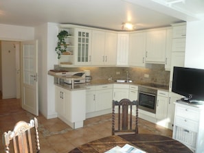 Apartment | Eigene Küche | Kühlschrank, Mikrowelle, Herdplatte, Geschirrspüler