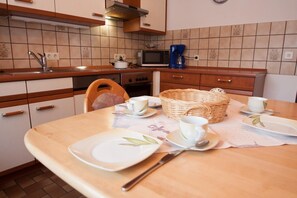 Departamento | Cocina privada | Refrigerador, microondas, parrilla de estufa y lavavajillas