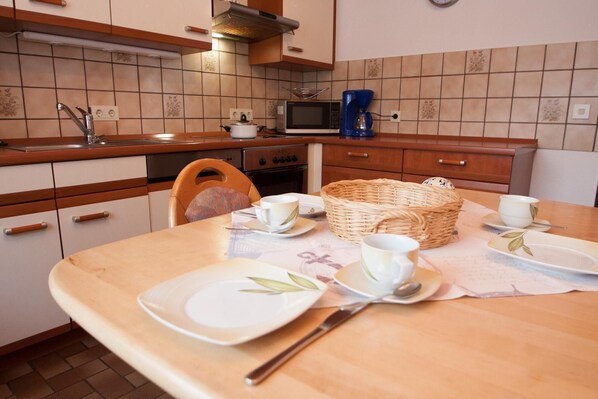 Apartment | Eigene Küche | Kühlschrank, Mikrowelle, Herdplatte, Geschirrspüler