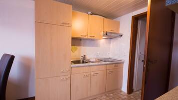 Apartemen (Haus Karin Ferienwohnung 1) | Dapur pribadi | Lemari es