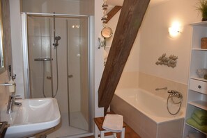Apartment | Bathroom