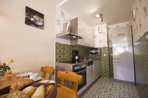 Apartment | Eigene Küche | Kühlschrank, Mikrowelle, Herdplatte, Geschirrspüler