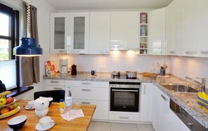 Apartment | Eigene Küche | Kühlschrank, Herdplatte, Geschirrspüler