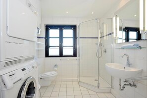 Apartment | Bathroom