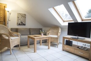 Apartment | Living room | TV, DVD player - Haus Kirsten, Fewo Nr. 3 (Cuxhaven)