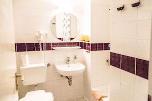 Apartment (Haus Vier Jahreszeiten am See - Wohnu) | Badezimmer