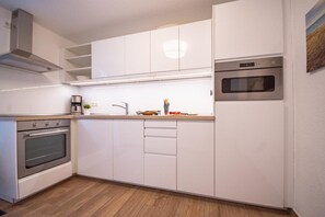 Apartment | Eigene Küche | Kühlschrank, Mikrowelle, Herdplatte, Geschirrspüler