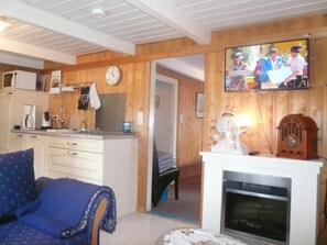Apartment | Wohnbereich | Fernseher