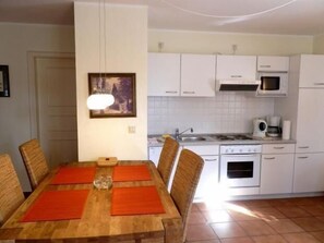 Apartment | Private kitchen | Stovetop, dishwasher - Ferienwohnung 2 am Museum (Alkersum)