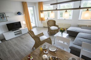 Huoneisto | Olohuone | Televisio, DVD-soitin