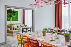 Daily buffet breakfast for a fee - IntercityHotel Hannover Hauptbahnhof Ost (Hannover)