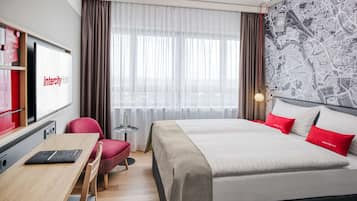 Business Room | Minibar, in-room safe, desk, laptop workspace