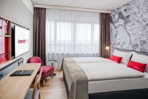 Quarto empresarial | Frigobar, cofres nos quartos, escrivaninha