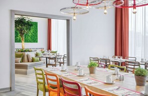 Breakfast area - Leonardo Hotel Hannover City Center (Hannover)