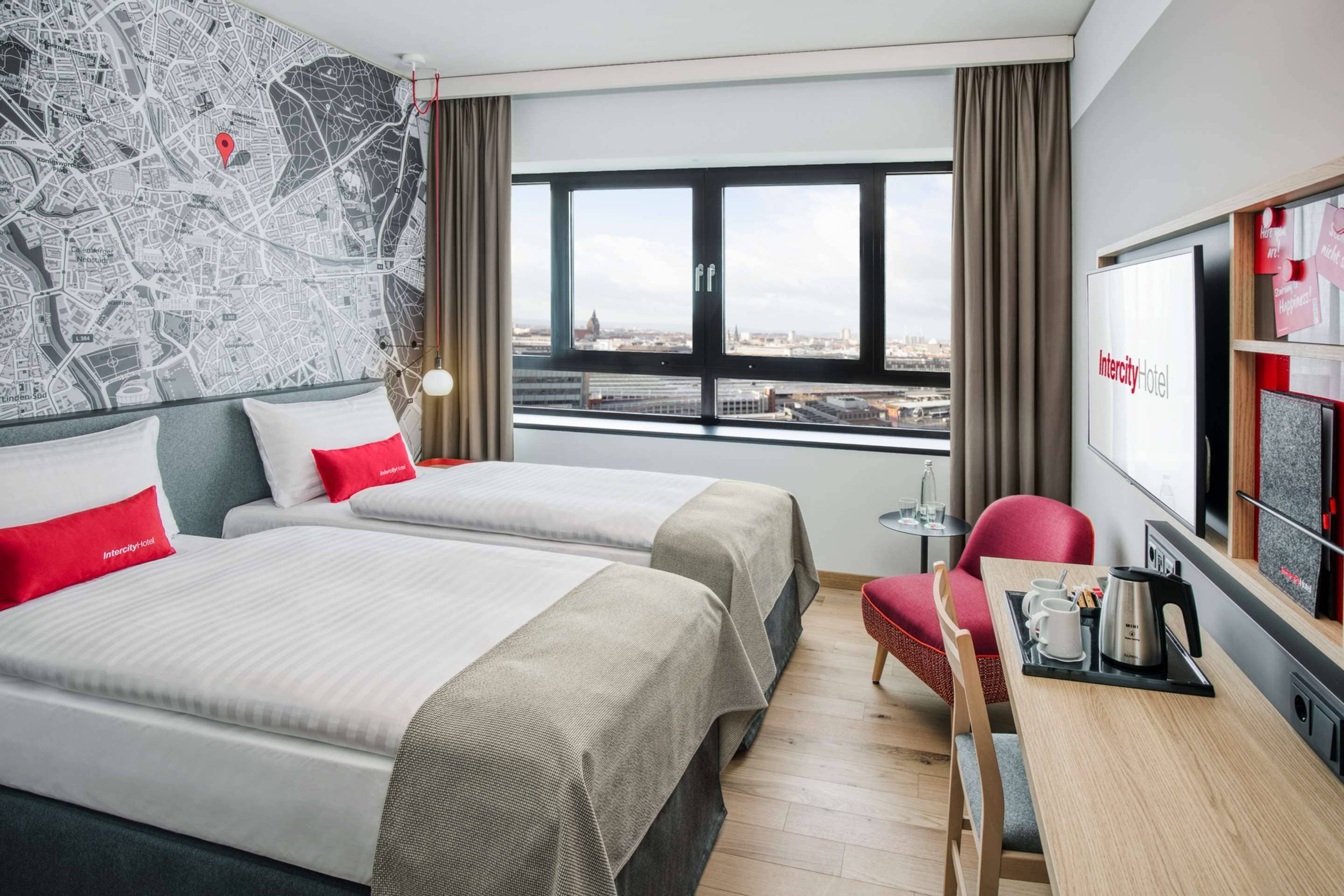 Superior Twin Room | Minibar, in-room safe, desk, laptop workspace