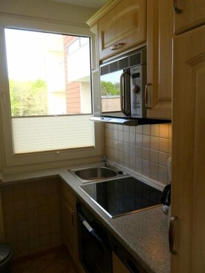 Apartment | Private kitchen | Stovetop, dishwasher