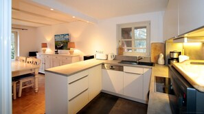 Apartment | Eigene Küche | Kühlschrank, Mikrowelle, Herdplatte, Geschirrspüler