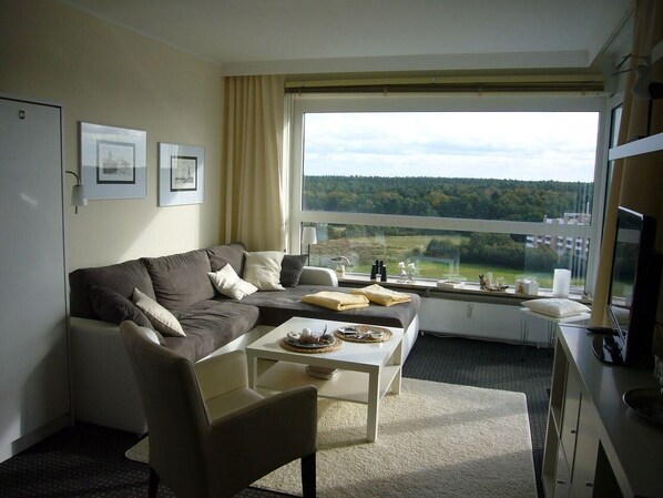 Apartment | Wohnzimmer | Fernseher, DVD-Player