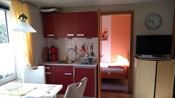Coffee/tea maker, fridge, stovetop - Ferienwohnung 3 im Haus Sandra, Dahme Ostsee (Dahme)
