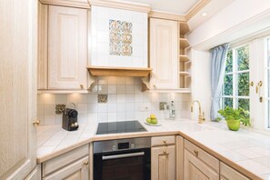 House | Private kitchen | Fridge, stovetop, dishwasher