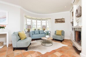 House | Living room | TV, fireplace