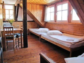 Appartamento | 5 camere, culle/letti per bambini, Wi-Fi gratuito