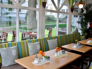 Apartment | Eigene Küche | Kühlschrank, Herdplatte, Wasserkocher mit Kaffee-/Teezubehör, Hochstuhl