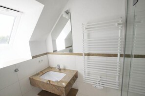 Apartment | Bathroom