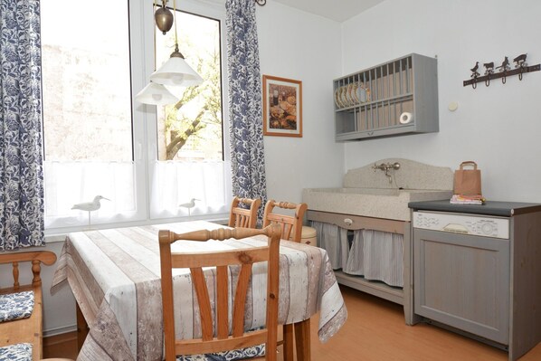 Apartment (Sattler's Hauk) | Private kitchen | Fridge