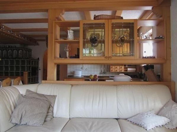 Apartment | Wohnzimmer | Fernseher, Kamin