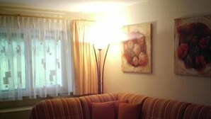 Apartment | Living room | TV - Falkenstein Wohnung 1 Haus A (Oberstdorf)