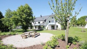 المنطقة المحيطة بالمنشأة