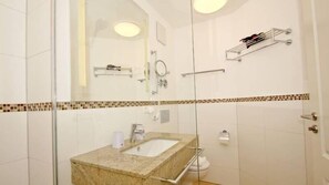 Apartment | Bathroom - Strandresort Rex Rugia - Haus 11-8 (Mönchgut-Granitz)