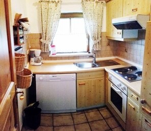 Apartment | Eigene Küche | Kühlschrank, Herdplatte, Geschirrspüler