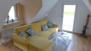 Ferienhaus (Schlemmers Stöckle) | Wohnzimmer | Fernseher