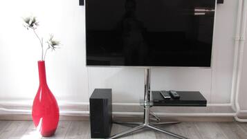 House | Living room | TV, DVD player