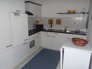 Apartment | Eigene Küche | Kühlschrank, Mikrowelle, Herdplatte, Geschirrspüler