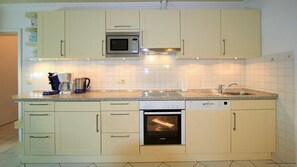 شقة | مطبخ خاص | ثلاجة، ميكروويف، موقد طهي مسطح، غسالة أطباق