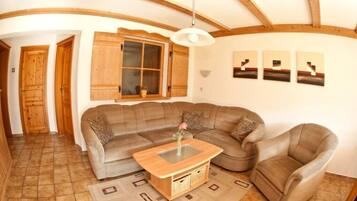 Apartemen | Ruang keluarga | TV