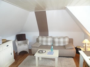 Apartment | Wohnzimmer | Fernseher