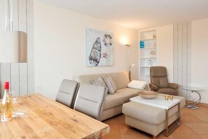 Apartment (Syltloft) | Living room | TV