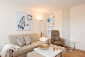 Apartment (Syltloft) | Wohnzimmer | Fernseher