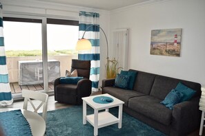 Apartment | Wohnzimmer | Fernseher, DVD-Player