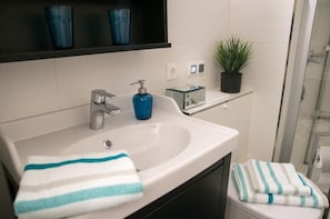 Apartment | Bathroom
