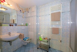 Apartment | Bathroom