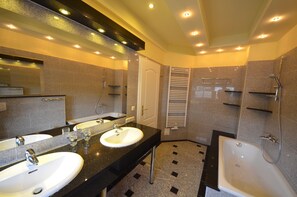 Ferienhaus (Luxushaus "Bel Air") | Badezimmer