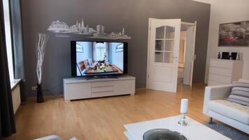 Apartment | Ruang tamu | TV, pemain DVD