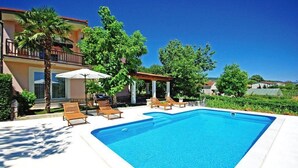 Outdoor pool - Cozy Comfortable House for Holiday (Proložac)